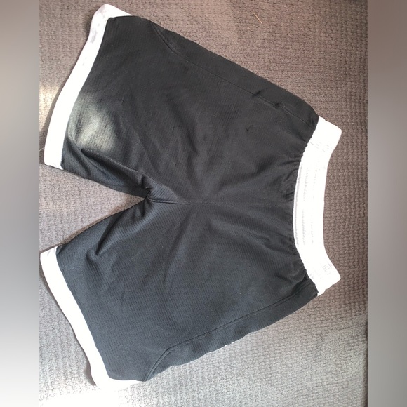 Boys DRI-FIT Nike Shorts - Picture 3 of 3